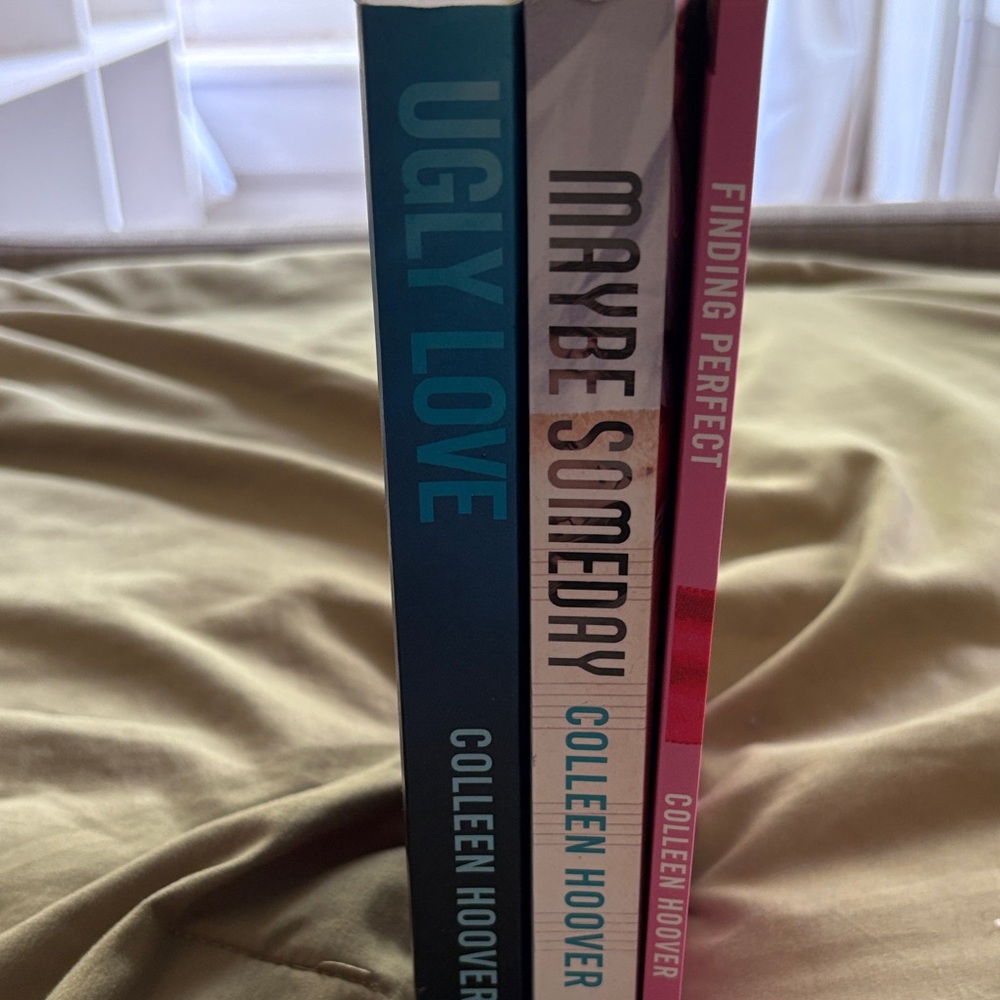 Colleen Hoover Book Set - Blue, White, Pink Covers - Picture 2 of 9